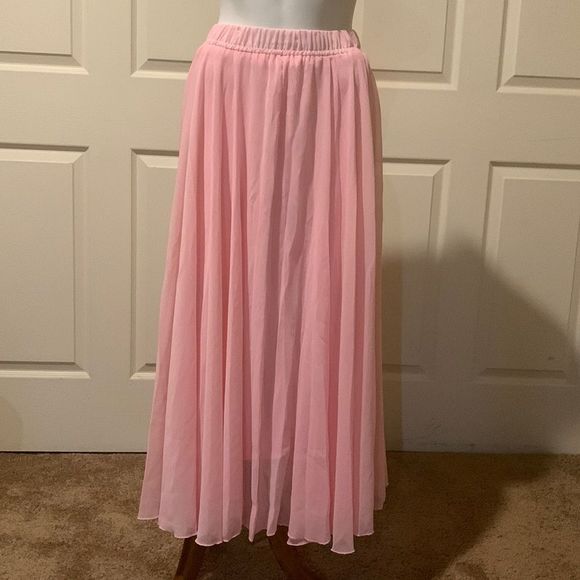 Fashion concept party pink skirt maxi - Picture 2 of 11